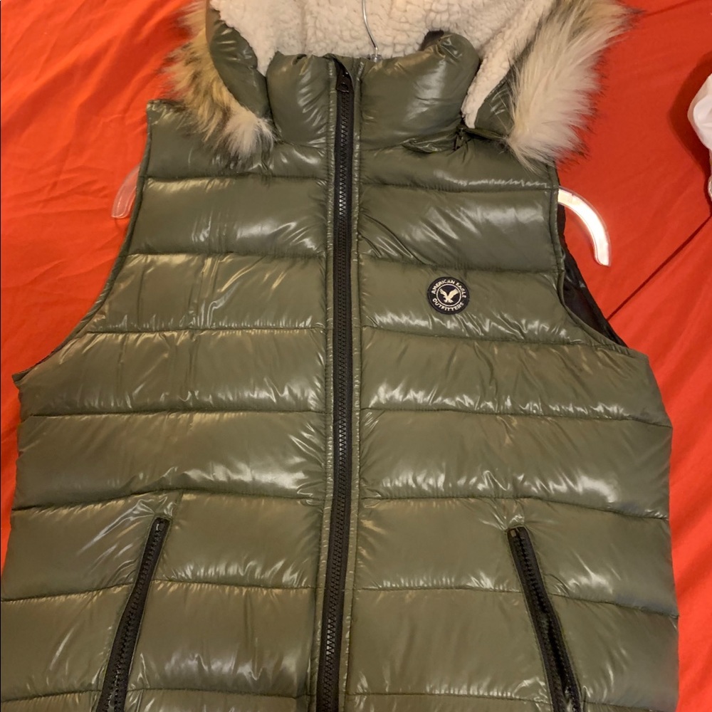 Green American eagle puffer vest